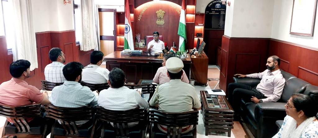 ADC Mahendra Pal Gurjars Directives Ensure Cleaning of Swan River and Drains in Una Municipal Corporation Area Before the Rains